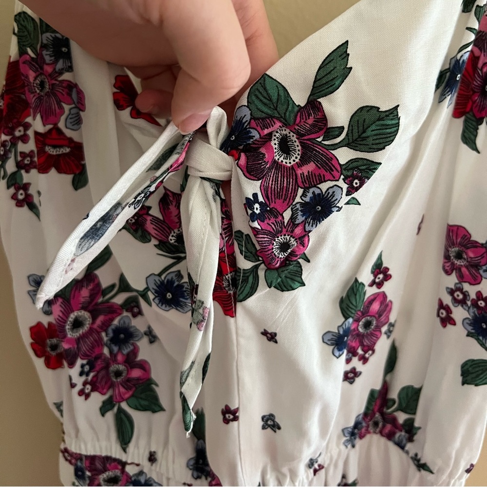 ⚪️DIVIDED: Women’s size US 4, white floral spaghetti strap dress w/small tie⚪️ - Picture 6 of 10